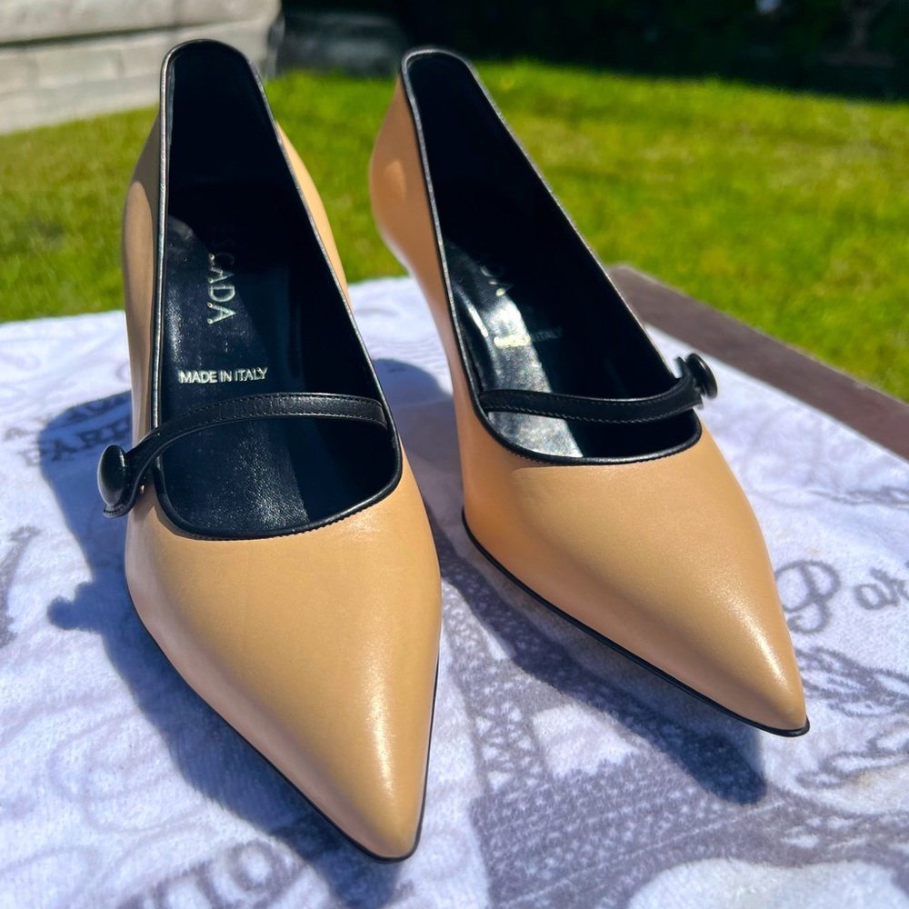 NWOT Escada heels two tone size 35.5